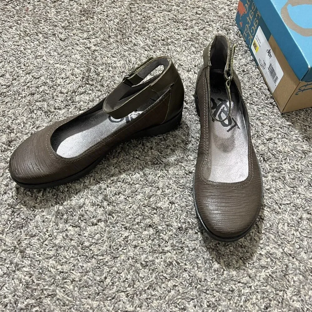 OTBT Scamper Leather Low Wedge Shoes Ankle Strap Size 6.5 M Brown Leather New